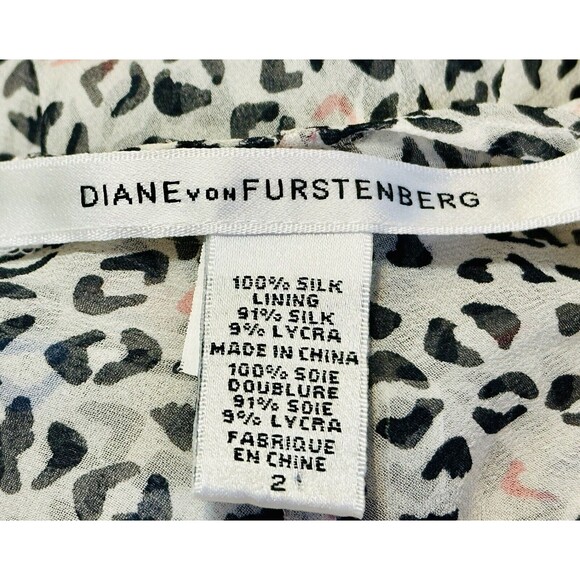 Diane Von Furstenberg  Women Size 2 Animal Print Silk Blouse Boho Quiet Luxury - Picture 11 of 14